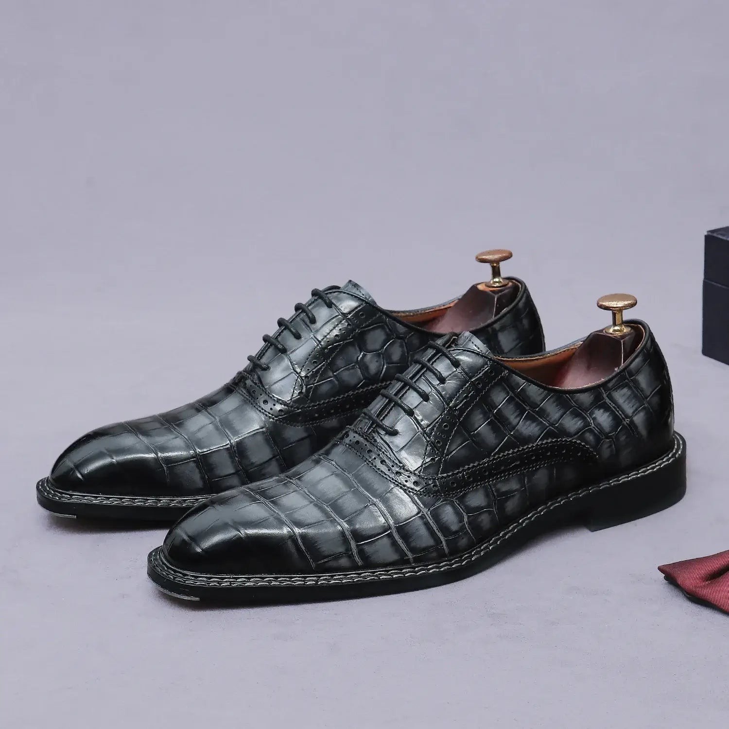 Sapato social Oxford Wingtip masculino premium com acabamento texturizado sofisticado e design elegante
