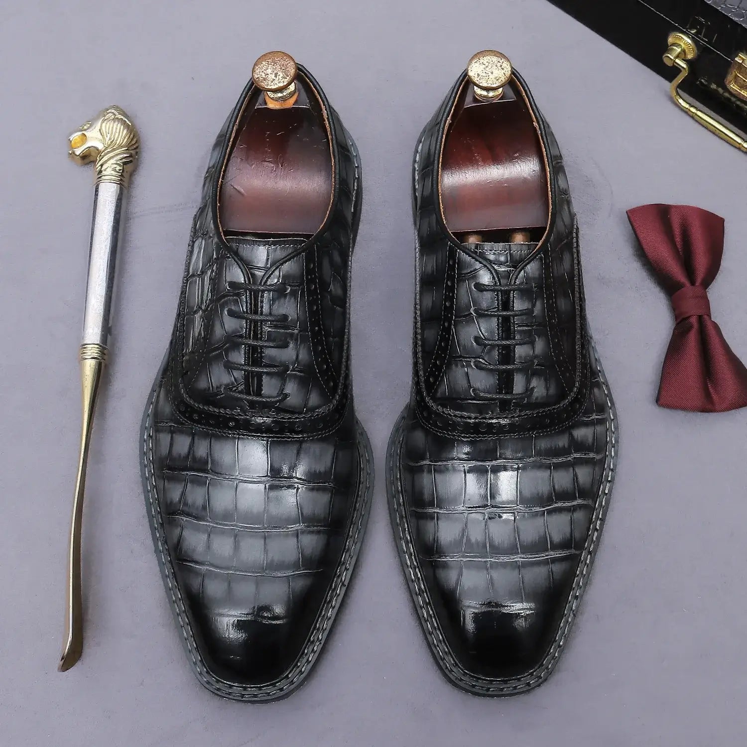 Sapato social Oxford Wingtip masculino premium com acabamento texturizado sofisticado e design elegante