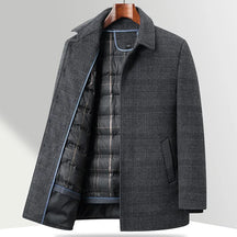 Sobretudo masculino cinza de lã premium com padrão xadrez discreto, forro térmico acolchoado removível e design elegante para inverno