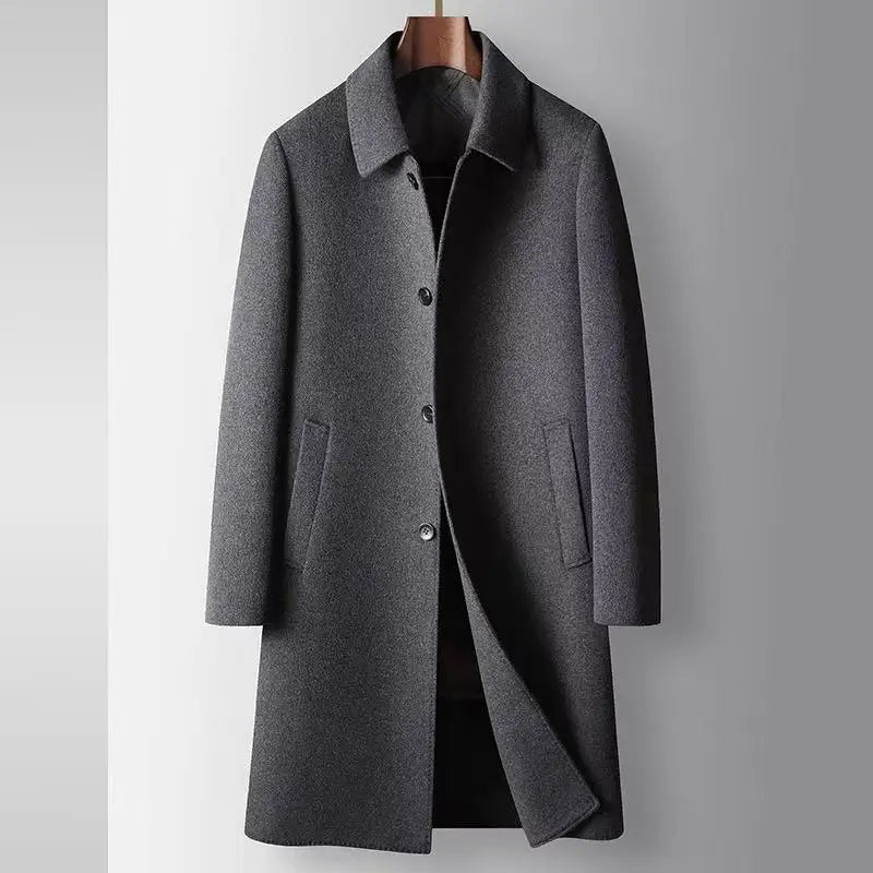 Sobretudo masculino de lã premium com fechamento frontal por botões, forro térmico removível e design elegante para inverno