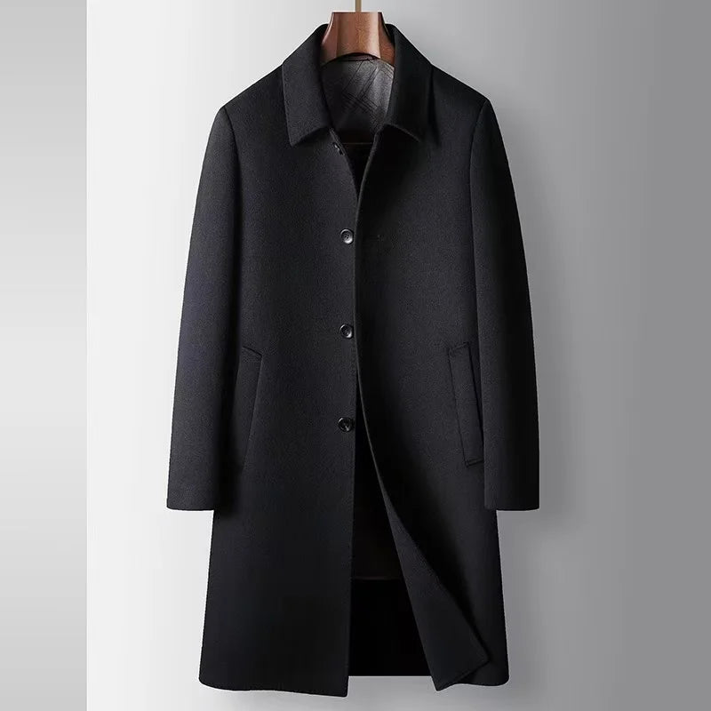 Sobretudo masculino de lã premium com fechamento frontal por botões, forro térmico removível e design elegante para inverno