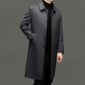 Sobretudo masculino cinza grafite de lã premium com fechamento frontal por botões e design elegante para inverno