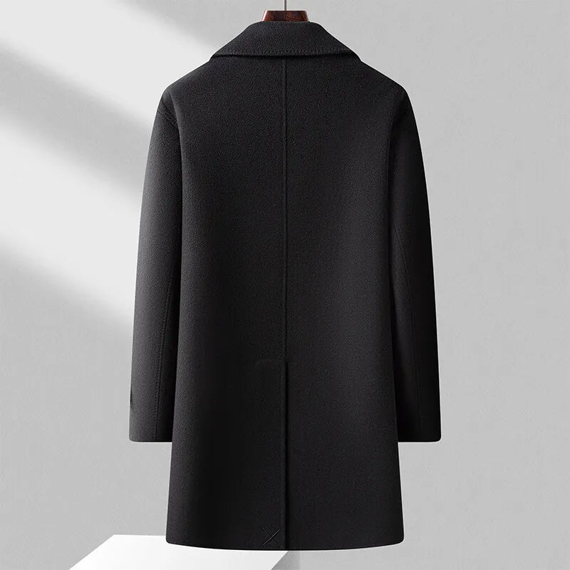 Sobretudo masculino de lã premium com fechamento transpassado duplo, acabamento sofisticado e design elegante para inverno