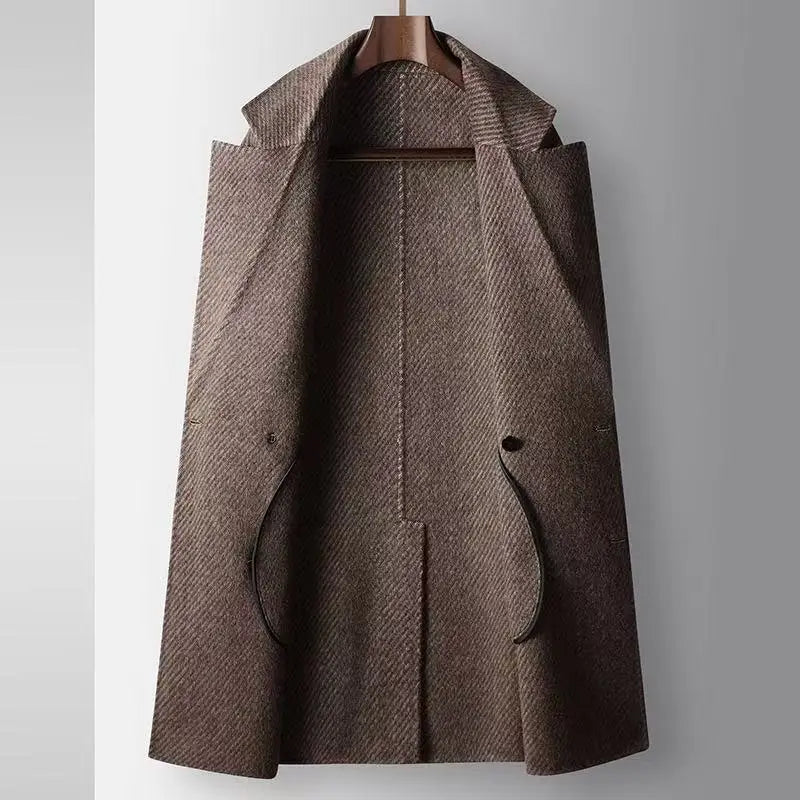 Sobretudo masculino de lã premium com fechamento transpassado duplo, lapela ampla e design elegante para inverno