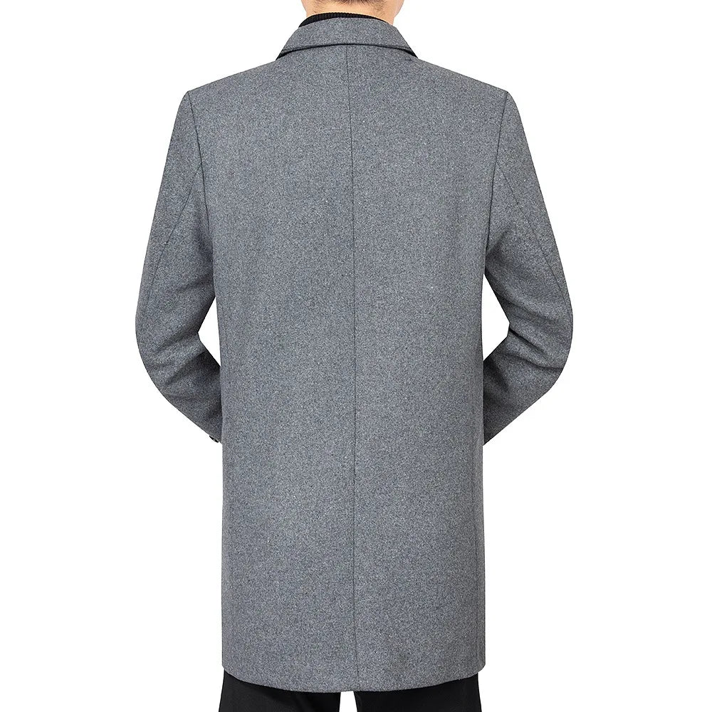Sobretudo masculino cinza premium com design executivo elegante, fechamento frontal por botões e modelagem sofisticada para inverno