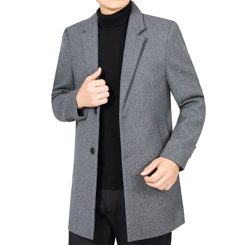 Sobretudo masculino cinza premium com design executivo elegante, fechamento frontal por botões e modelagem sofisticada para inverno