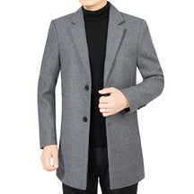 Sobretudo masculino cinza premium com design executivo elegante, fechamento frontal por botões e modelagem sofisticada para inverno